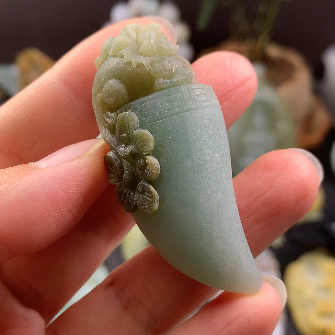 定制翡翠未镶嵌龙牙