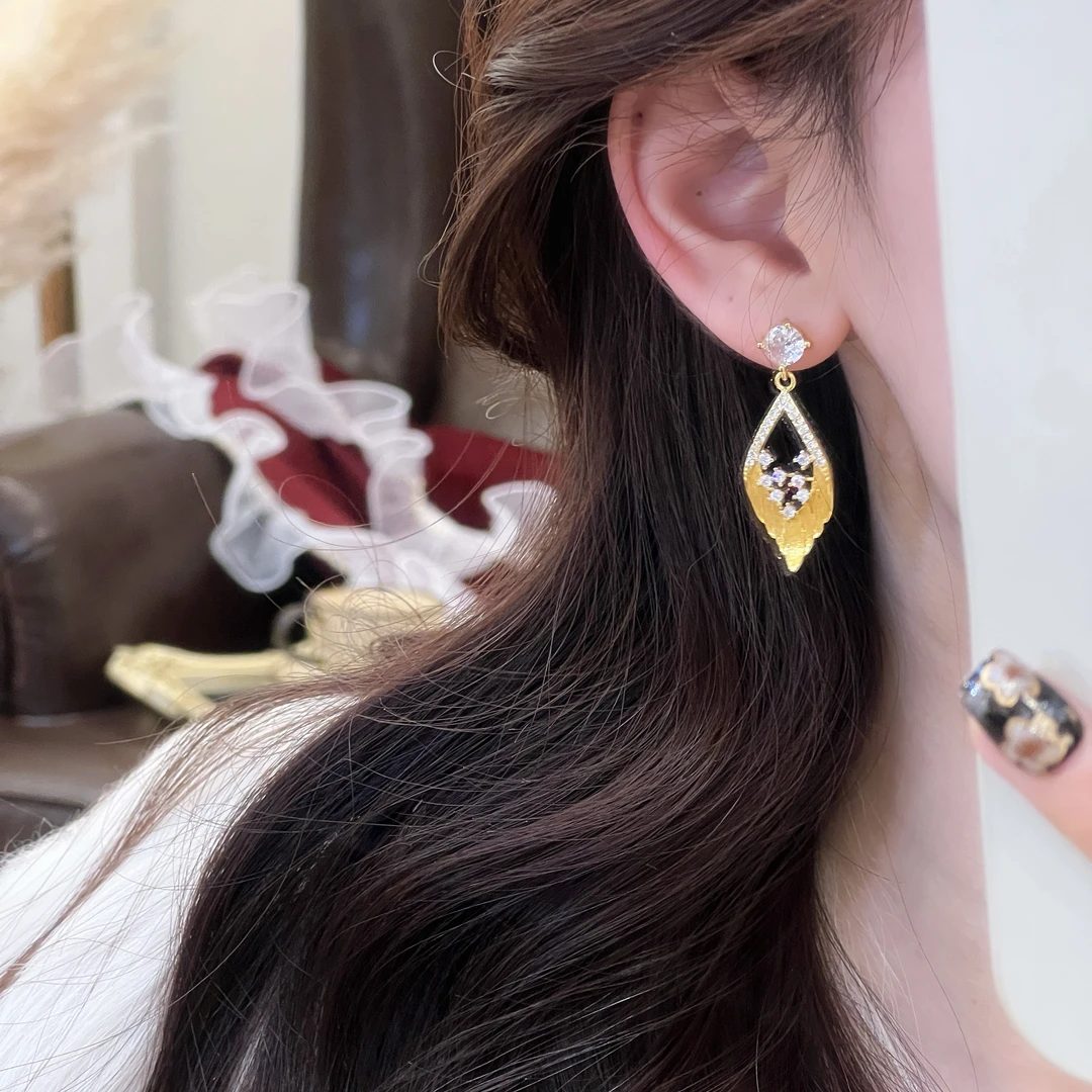 铜合金耳饰 欧美金色镂空树叶耳环轻奢高级感时尚精致复古耳饰