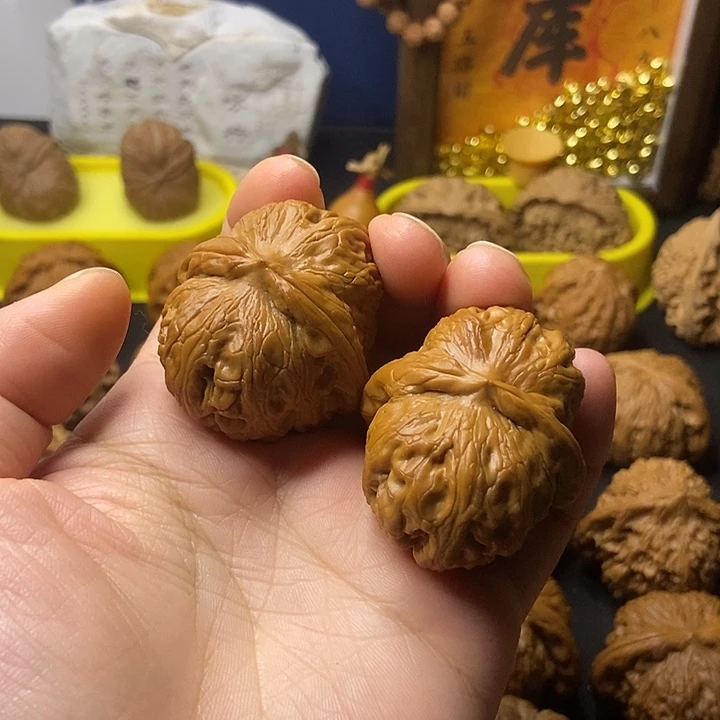 刘***g文玩核桃   元宝43