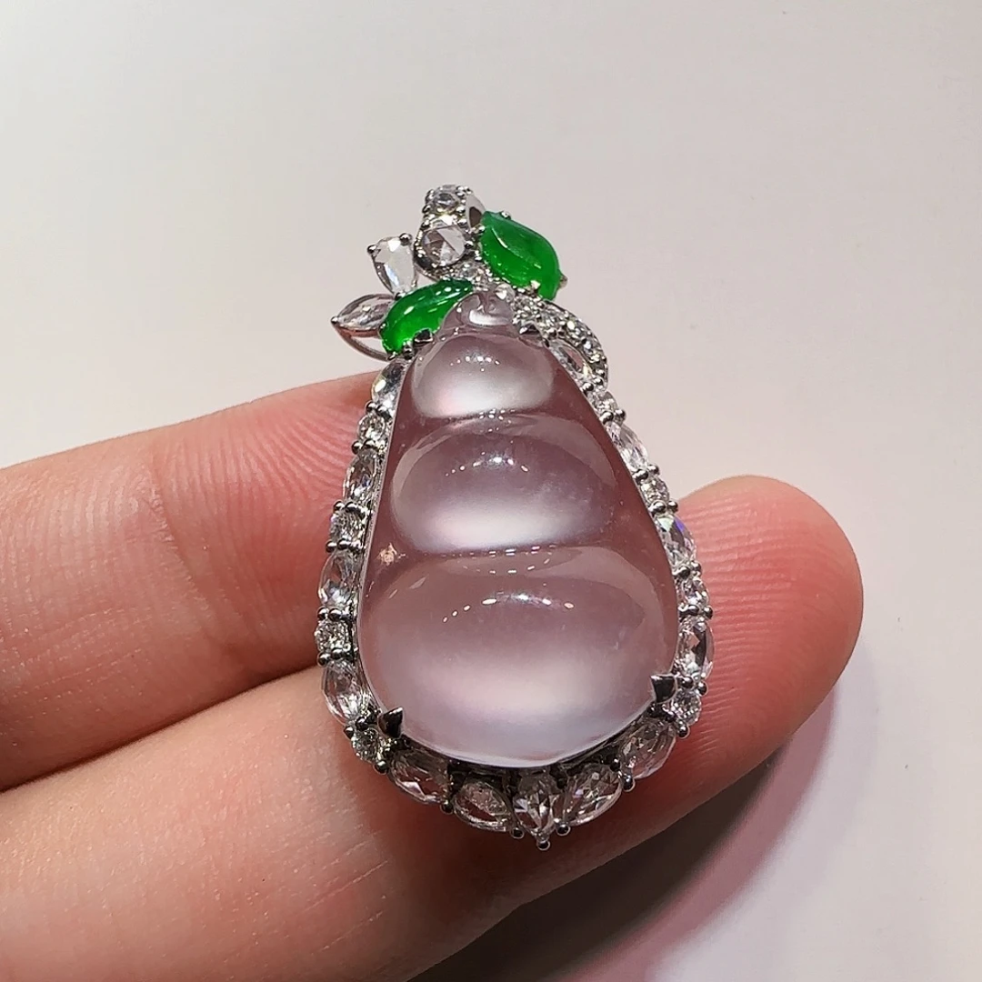 翡翠18K金镶嵌颈饰吊坠