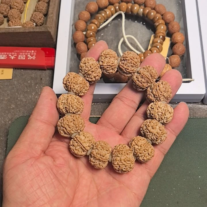 手串金刚菩提七瓣大金刚手串，21左右尺寸的，原皮原色