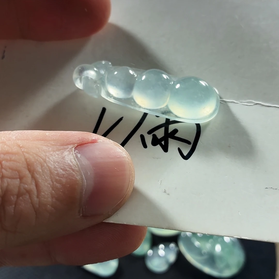 胖***꧔翡翠未镶嵌颈饰翡翠