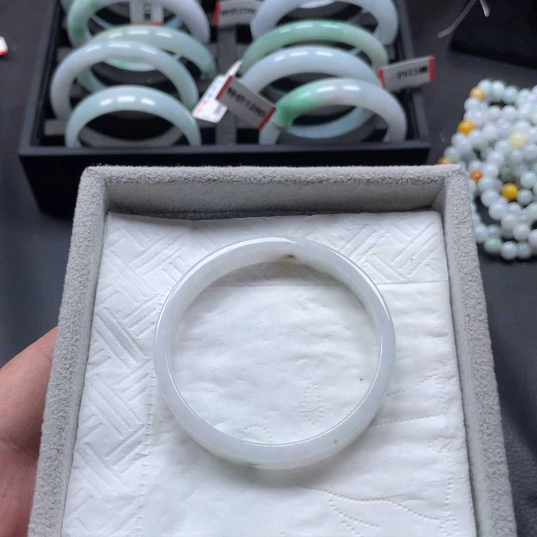 翡翠未镶嵌手镯福利镯