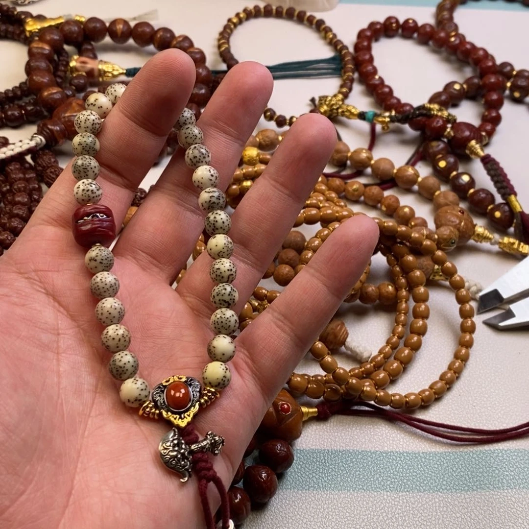 星月菩提吊坠。。。。。。。。。。。。。