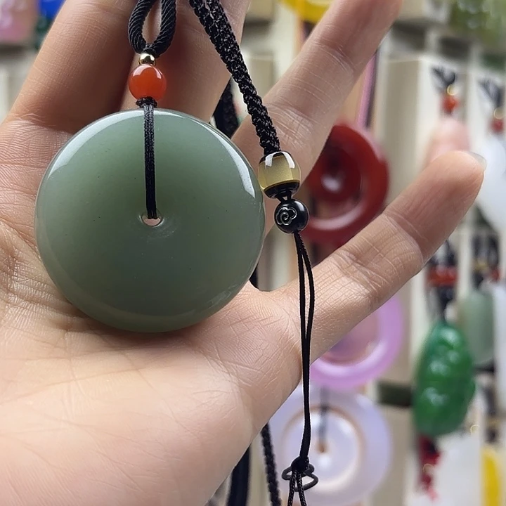 王***姐石英质玉未镶嵌颈饰