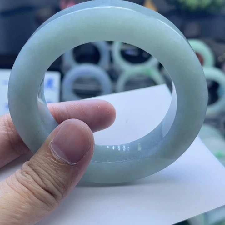 定制翡翠未镶嵌手镯