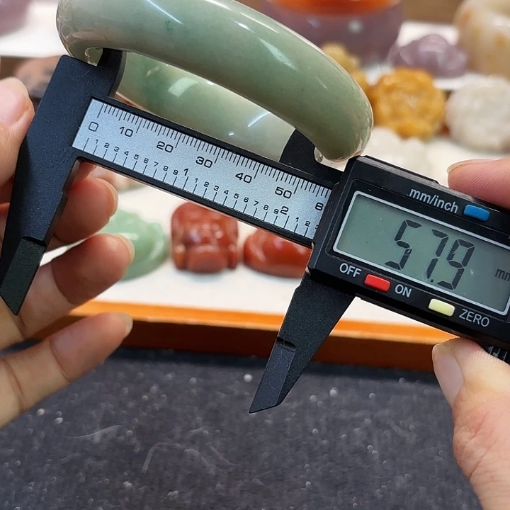 石英岩玉未镶嵌手镯