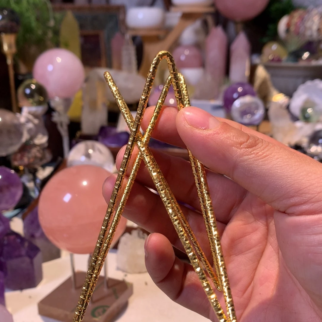 水晶原石未镶嵌董*花水晶座