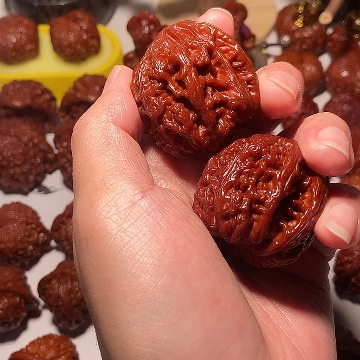 红****文玩核桃吊坠大粗筋