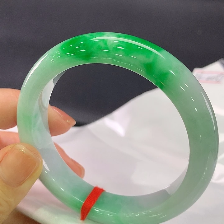 翡翠未镶嵌手镯正圈56