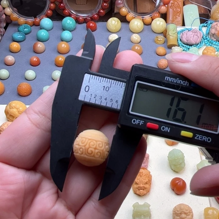 未镶嵌石英质玉（缅黄）珠宝半成品