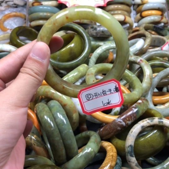 未镶嵌蛇纹石玉手镯开****梅