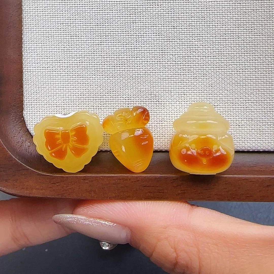 琥珀未镶嵌珠宝奇石?****蜜蜡