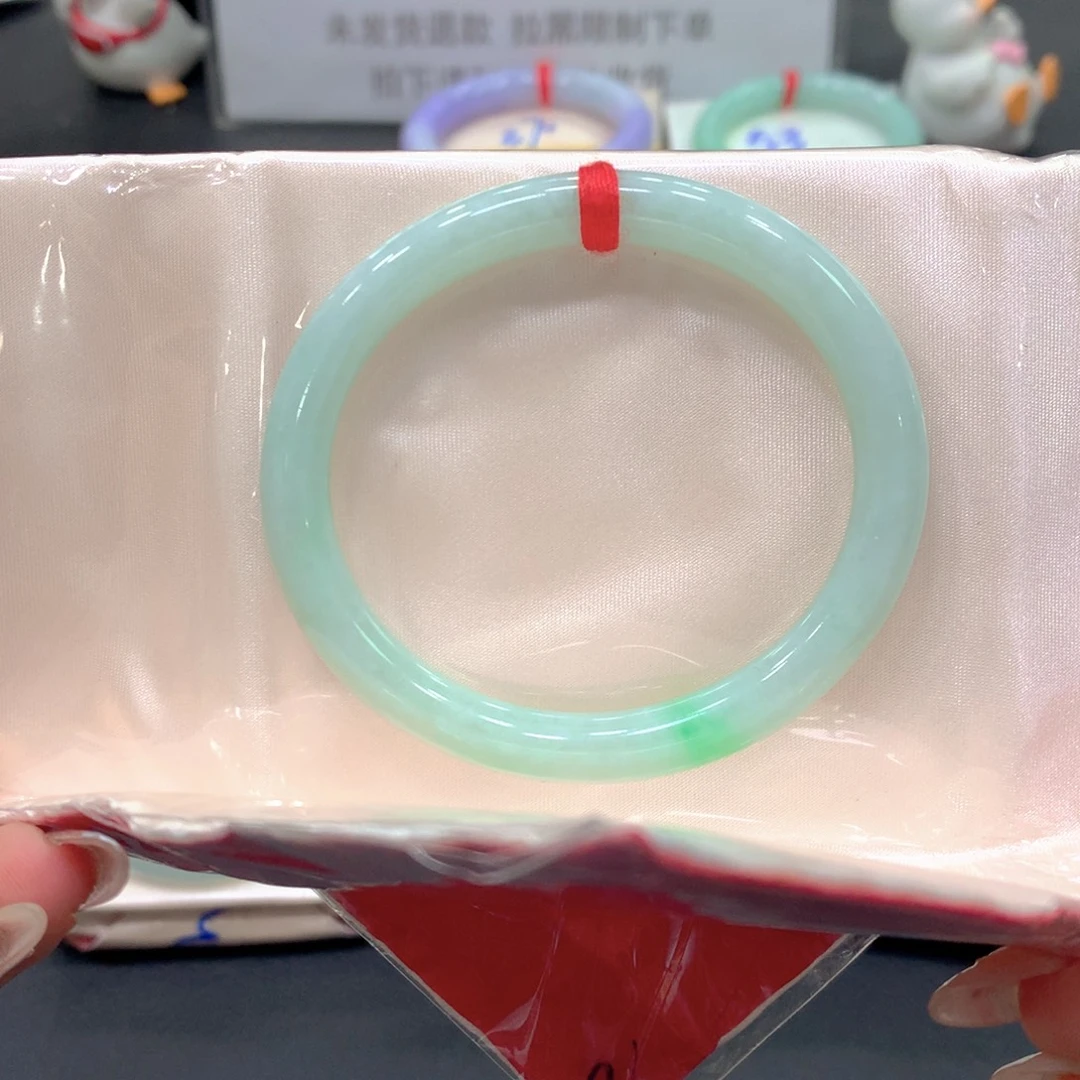 翡翠未镶嵌手镯54贵妃