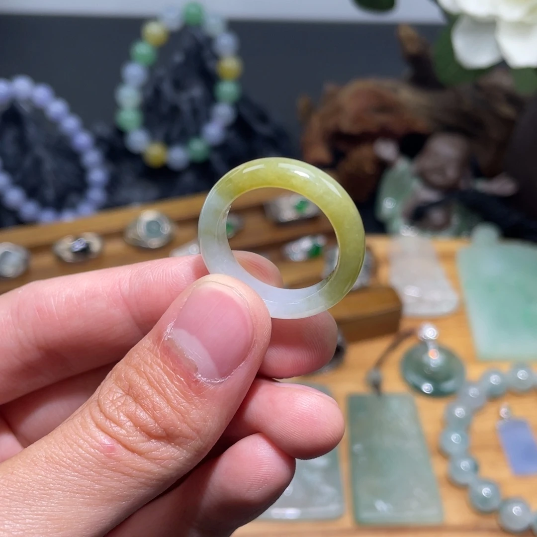 翡翠未镶嵌颈饰戒圈20