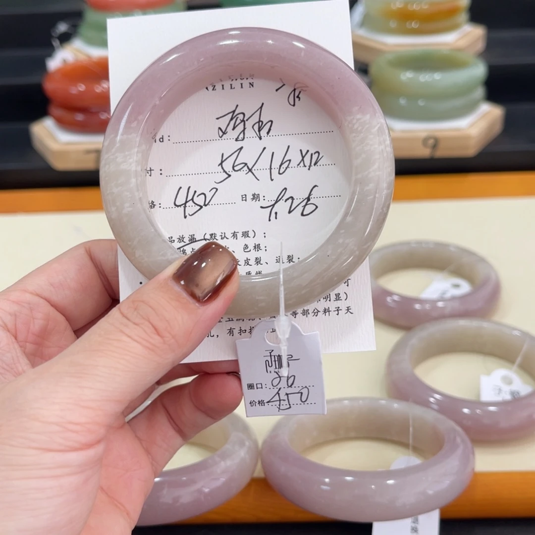 未镶嵌手镯石英质玉鸡****?