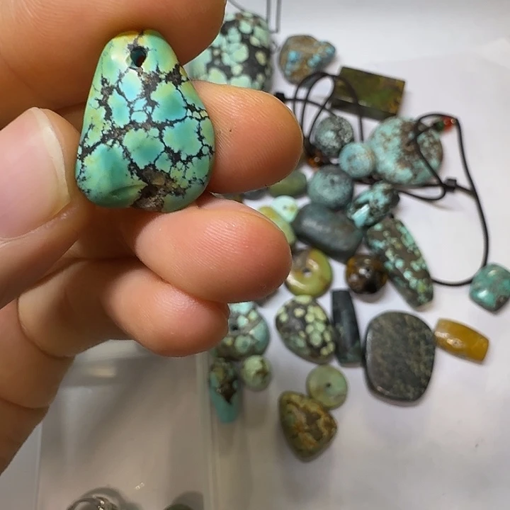 老***习琥珀未镶嵌颈饰吊坠