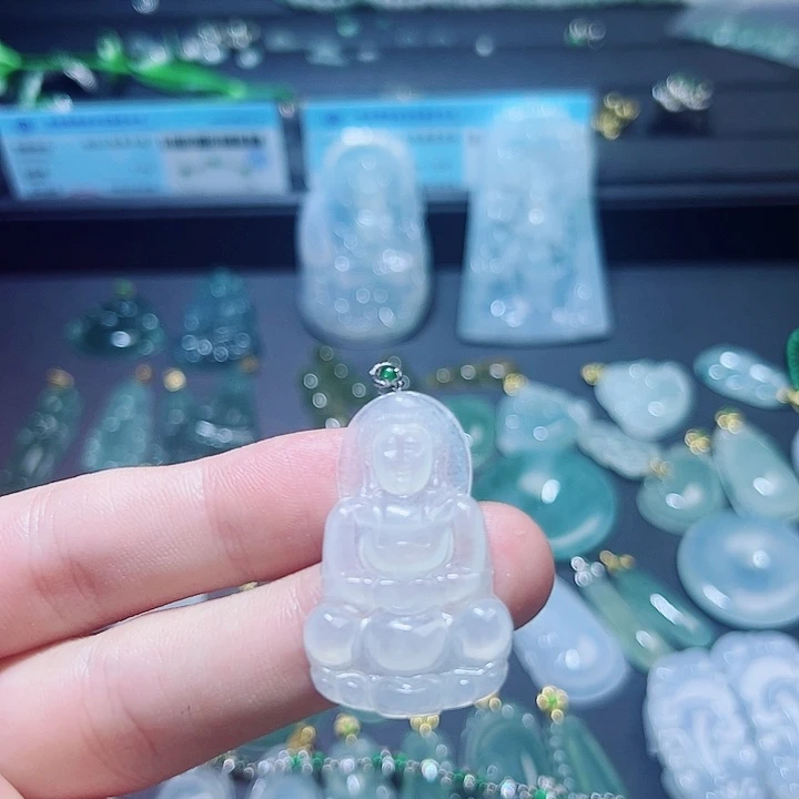 颈饰18K金镶嵌翡翠翡翠