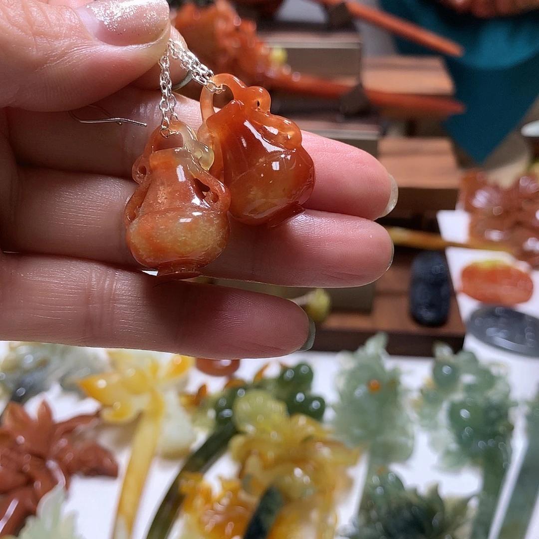 虾***意蛇纹石玉合金耳饰