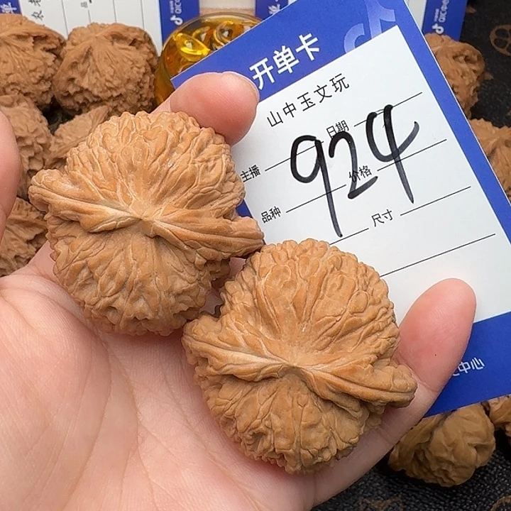 吊坠文玩核桃白狮子45尺