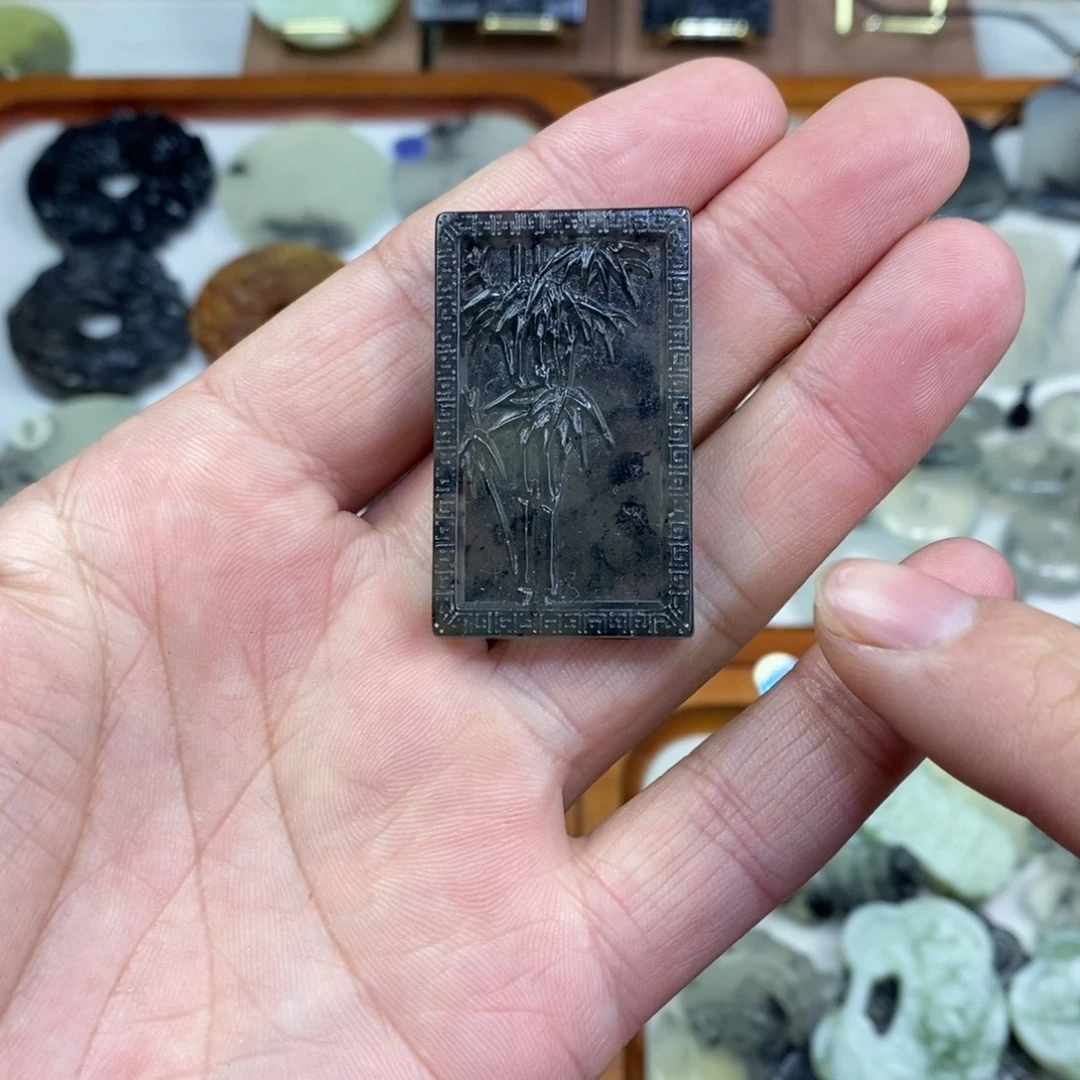 李****岫玉未镶嵌颈饰岫玉吊坠