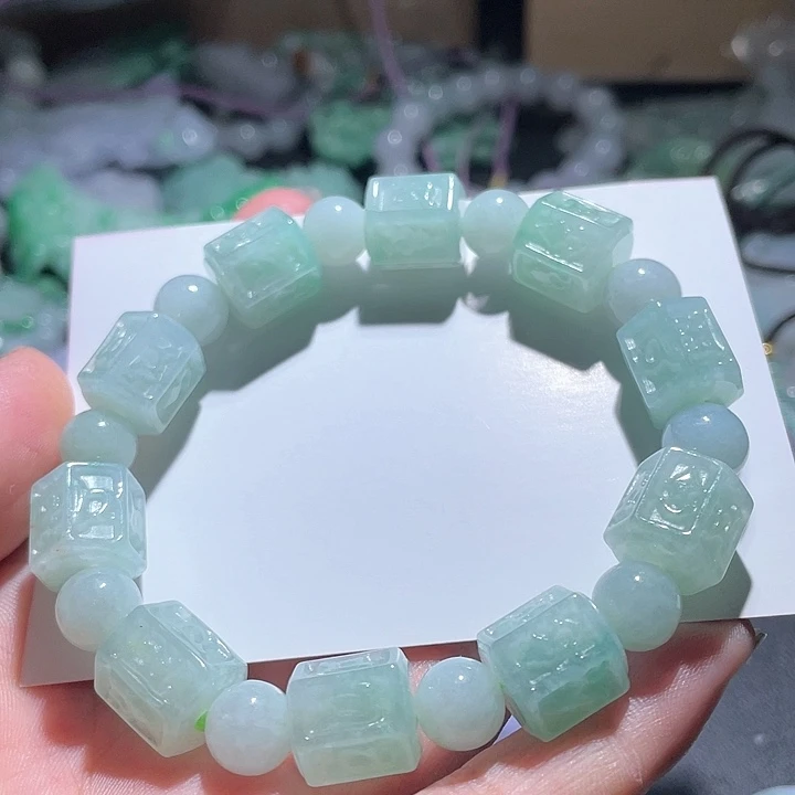 翡翠未镶嵌颈饰天