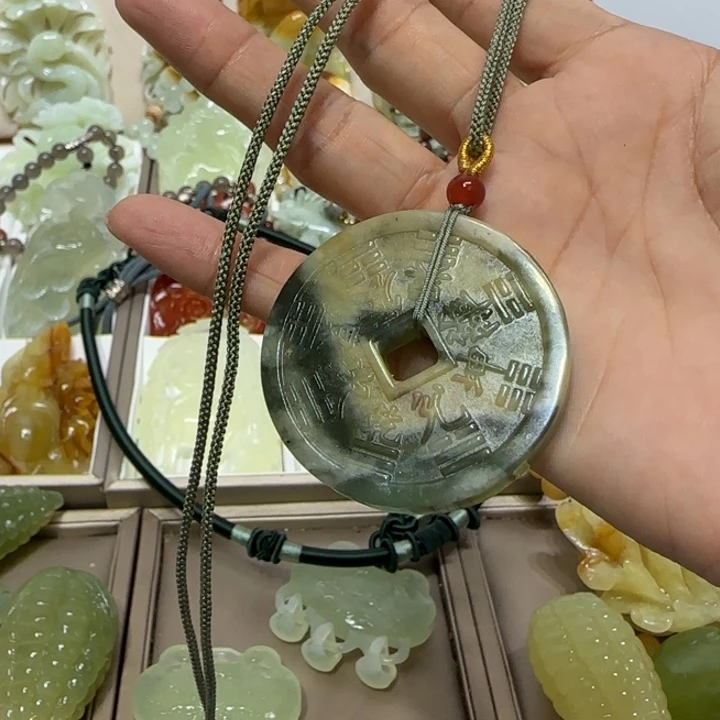 蛇纹石玉吊坠未镶嵌