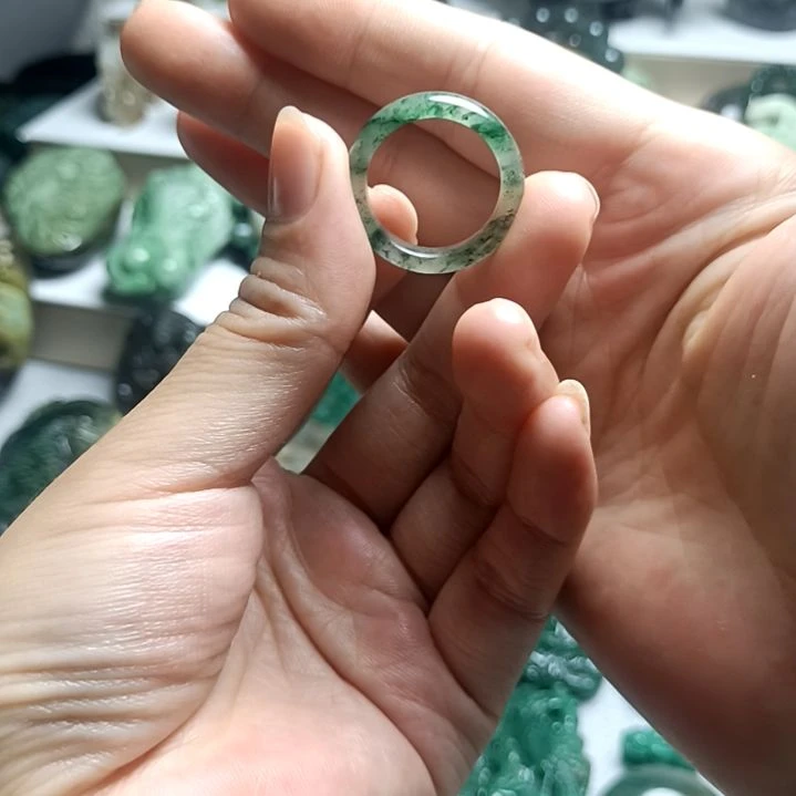 独山玉未镶嵌戒指