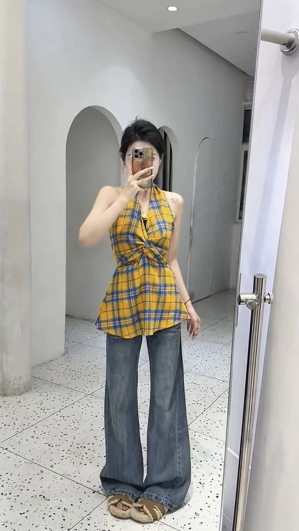 V领扭结格子挂脖吊带背心女夏季外穿独特漂亮掐腰修身无袖上衣潮