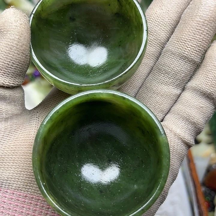 未镶嵌透闪石质玉珠宝奇石