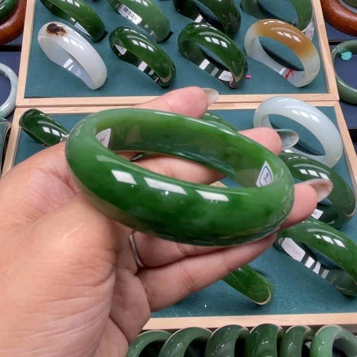 未镶嵌手镯和田玉（碧玉）