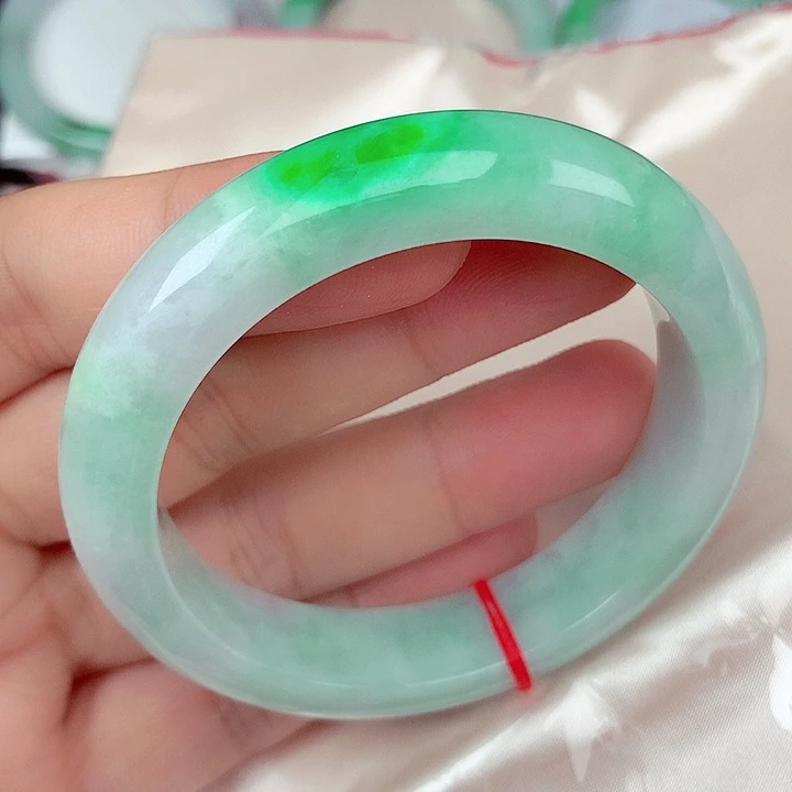 翡翠未镶嵌手镯54～55白底青飘阳绿手镯