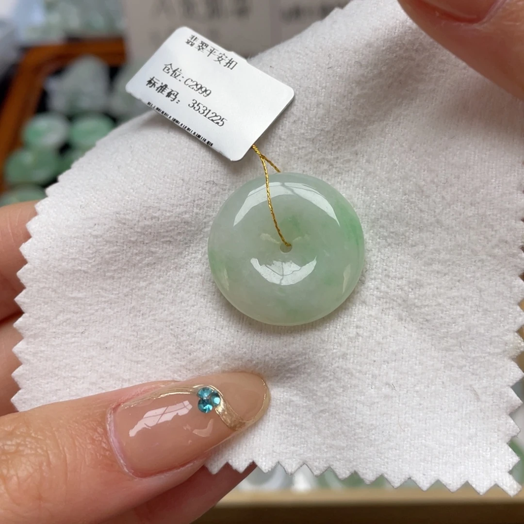 翡翠未镶嵌颈饰平安扣