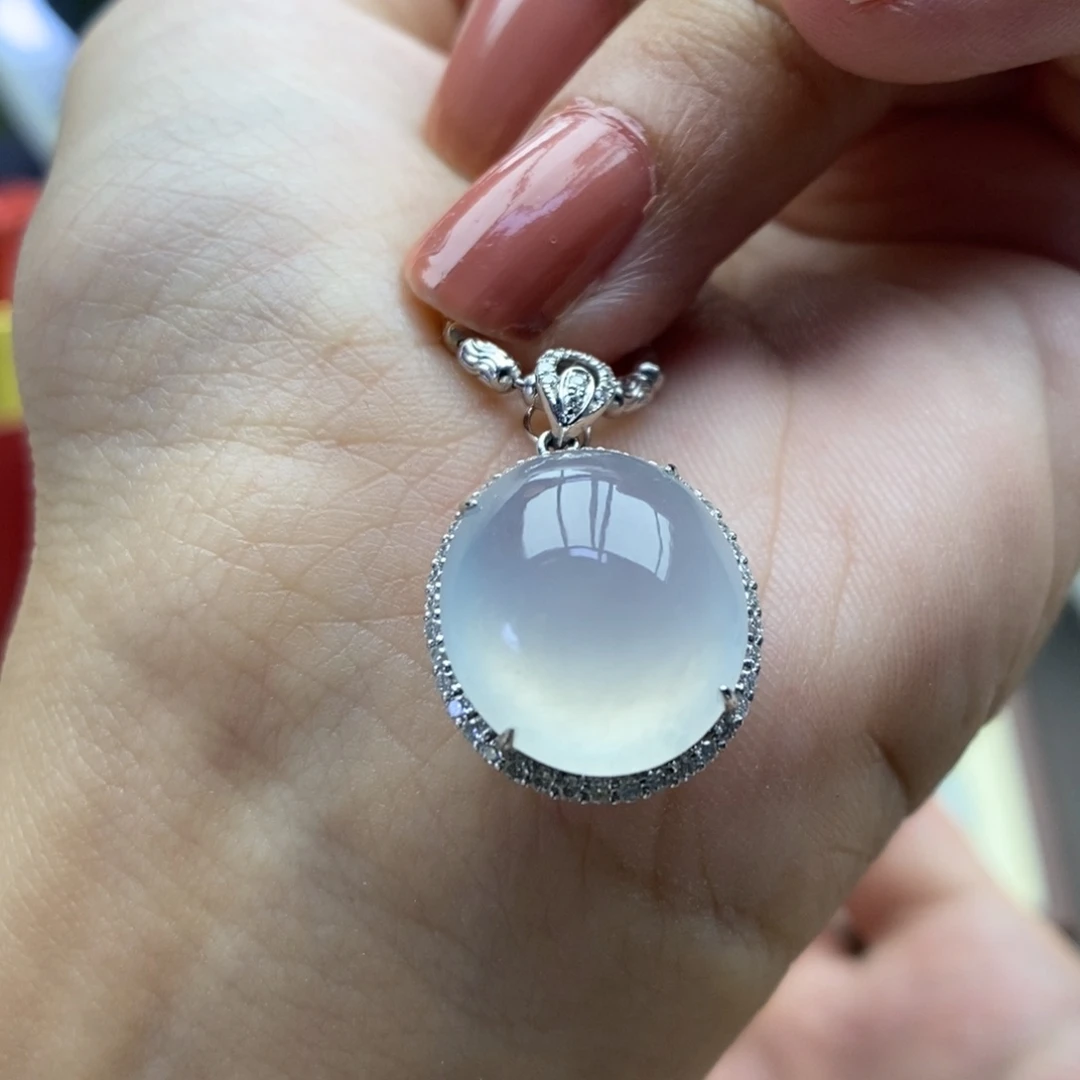 翡翠18K金镶嵌颈饰吊坠22