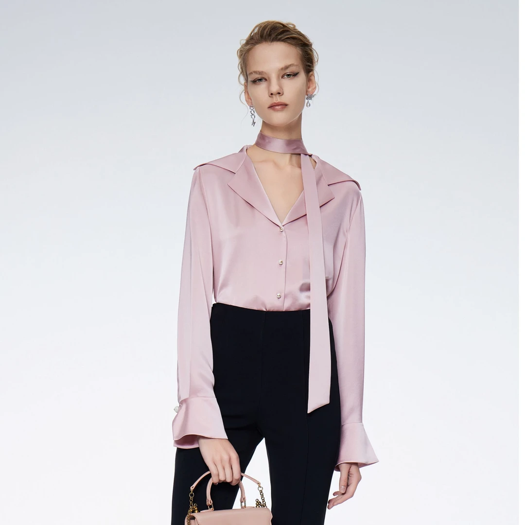 COCOON/可可尼光泽缎面V领绑带衬衫上衣24101BF054063043