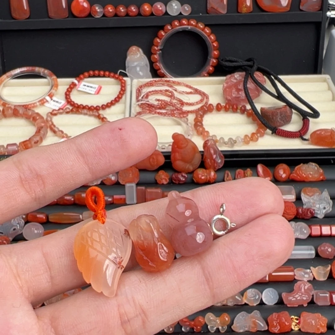 小***芸南红玛瑙未镶嵌颈饰三颗