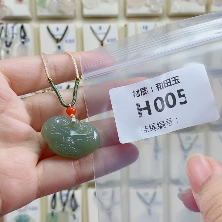 吃***众颈饰未镶嵌和田玉