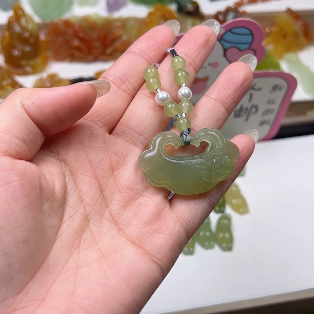 蛇纹石玉未镶嵌颈饰