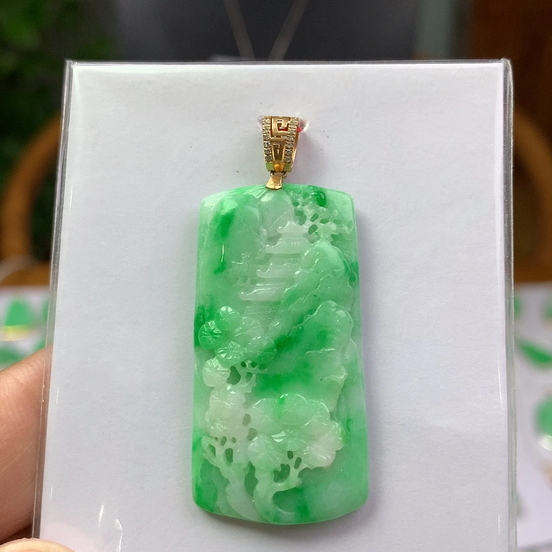 翡翠18K金镶嵌颈饰