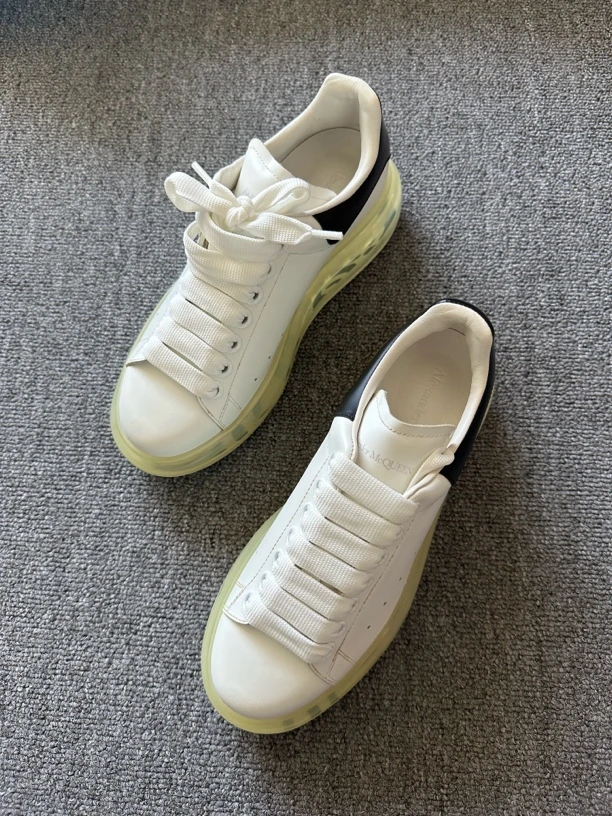 未使用 Alexander McQueen/亚历山大·麦昆 36码 黑尾气垫小白鞋