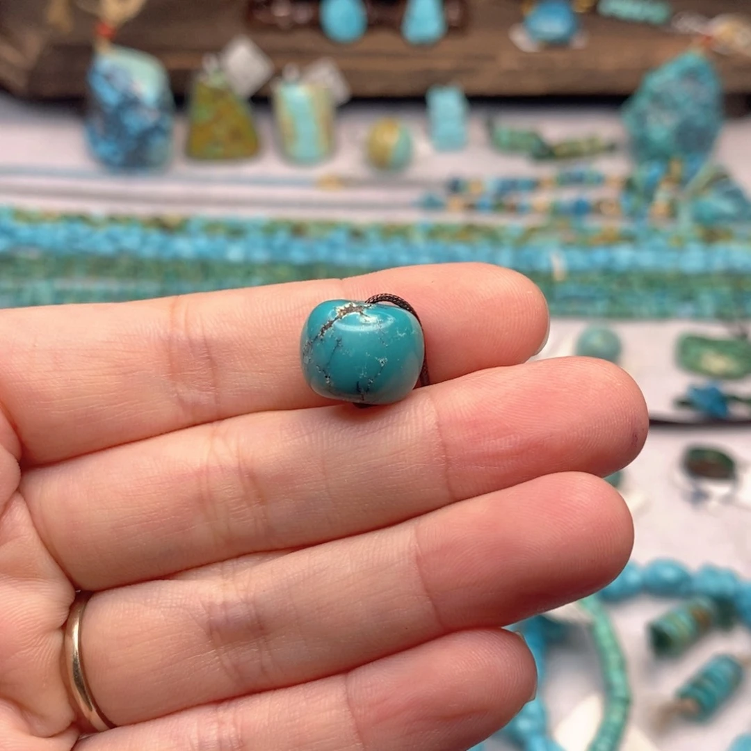 网***红绿松石未镶嵌原矿