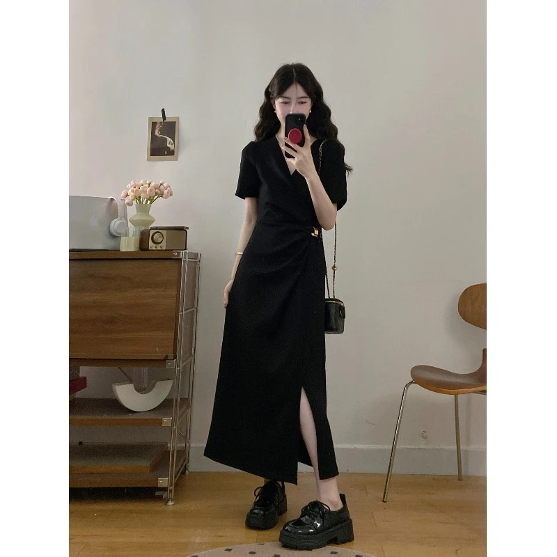 大码女夏赫本风v领开叉连衣裙法式高级感显瘦遮肚胖mm收腰小黑裙