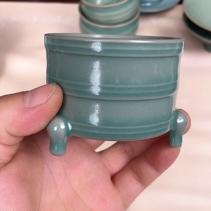 杯子青绿釉 三足弦纹杯90毫升