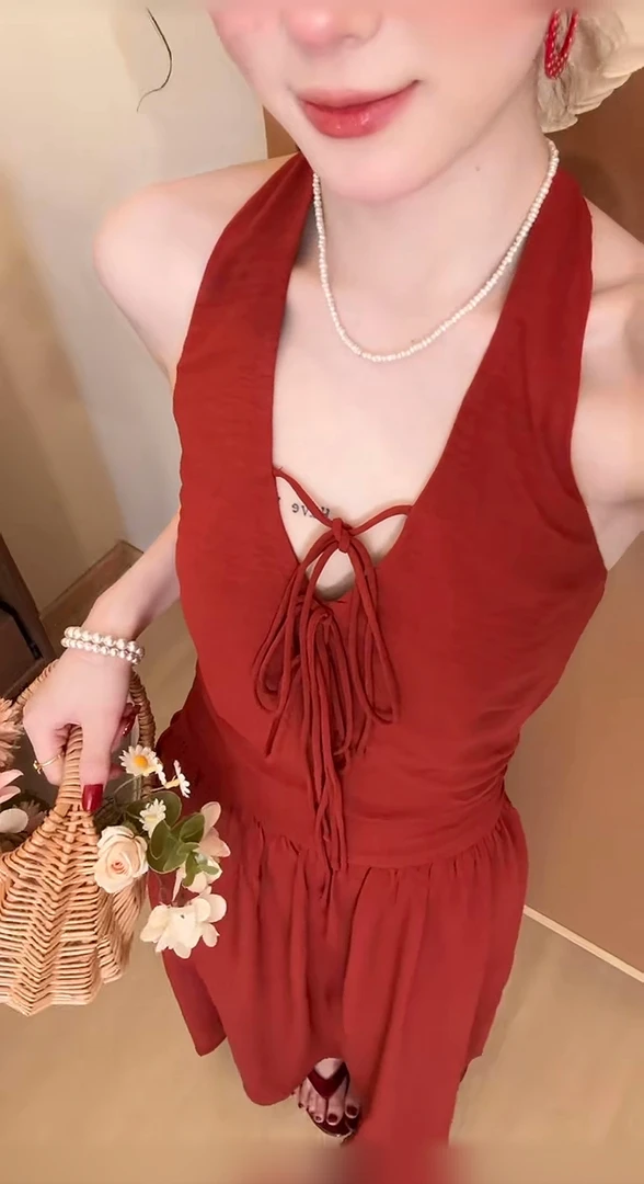 法式气质红色挂脖吊带连衣裙子女装夏季2025新款掐腰海边度假长裙