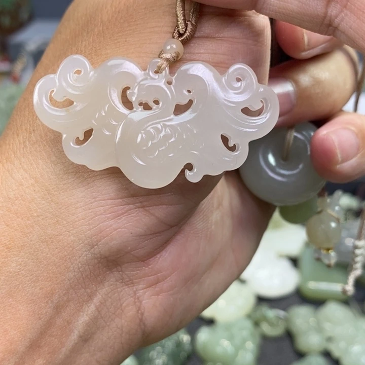 和田玉未镶嵌颈饰