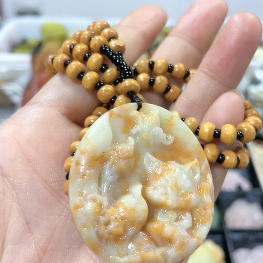 蛇纹石玉颈饰未镶嵌