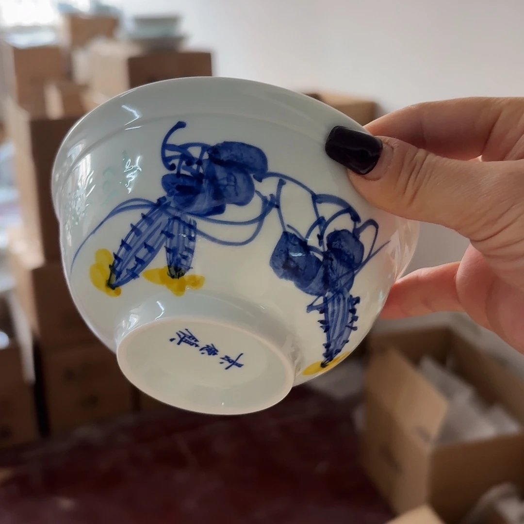 白瓷米饭碗两个丝瓜好