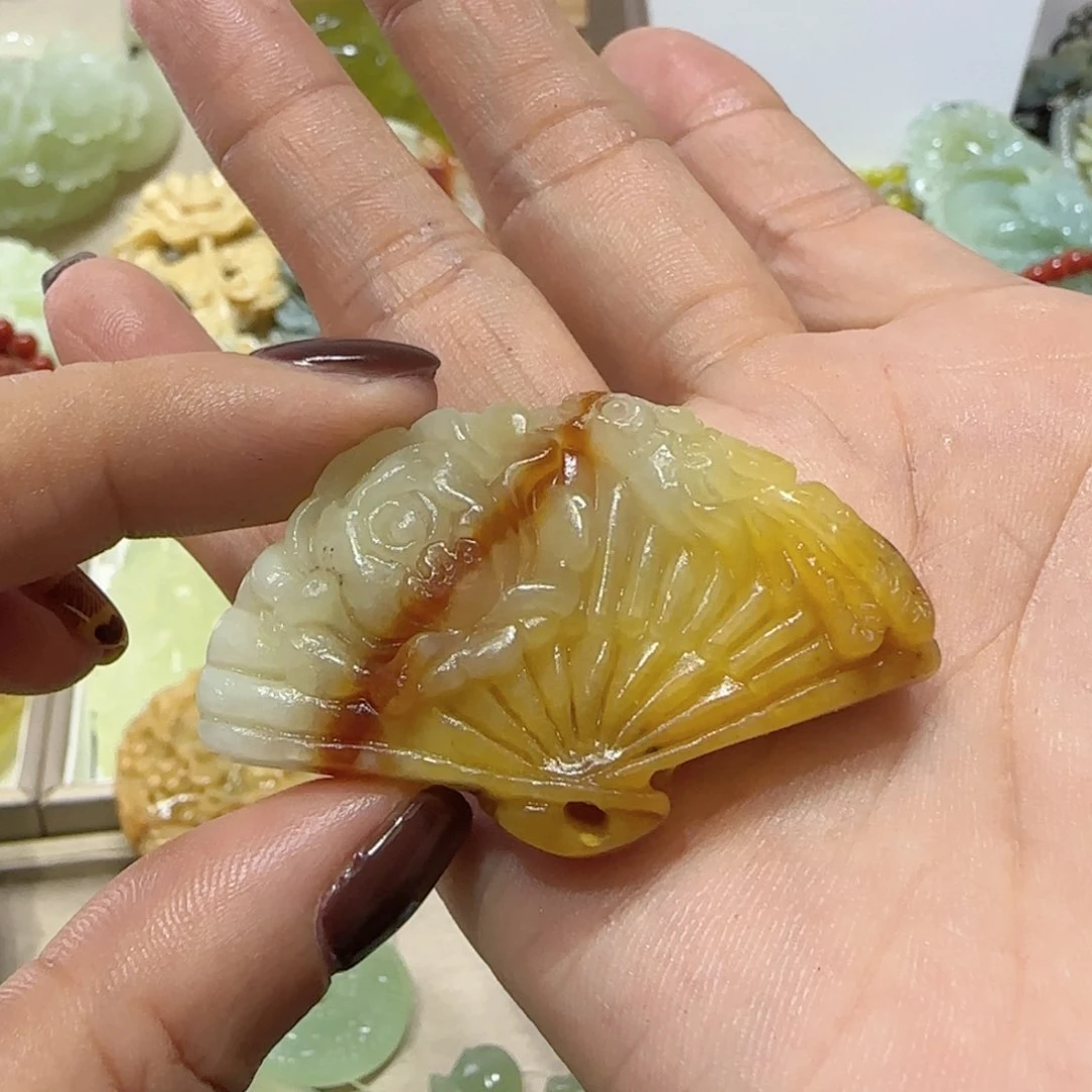 未镶嵌蛇纹石玉吊坠