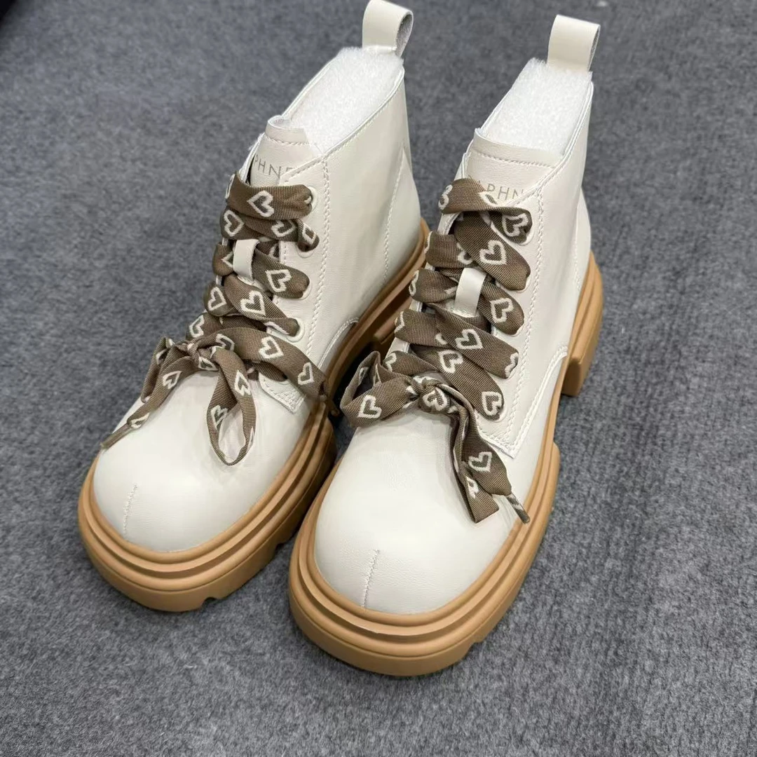 23278米白色马丁靴