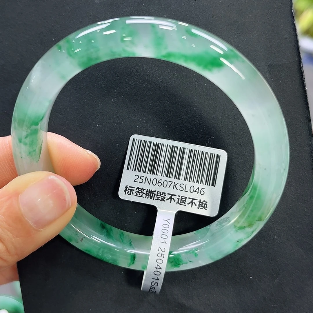 芊****石英质玉手镯未镶嵌➕小玥56